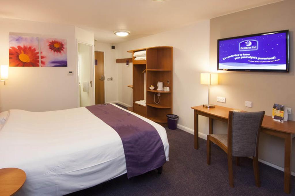 Premier Inn London Gatwick Airport - North Terminal Кролі Номер фото