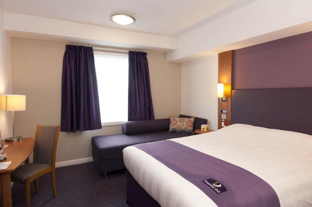 Premier Inn London Gatwick Airport - North Terminal Кролі Номер фото