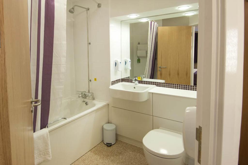 Premier Inn London Gatwick Airport - North Terminal Кролі Номер фото